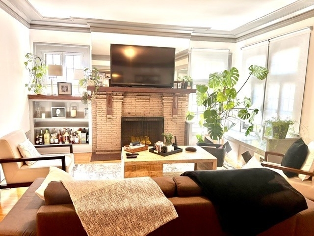 717 W Junior Terrace - Photo 1