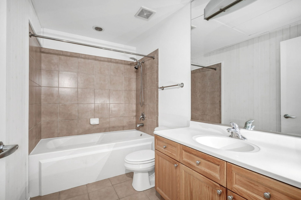 900 N Kingsbury Street - Photo 8