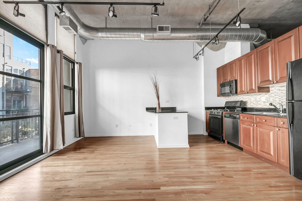 900 N Kingsbury Street - Photo 2