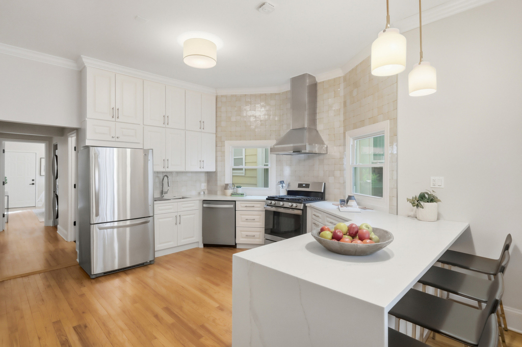 3053 N Seminary Avenue - Photo 6