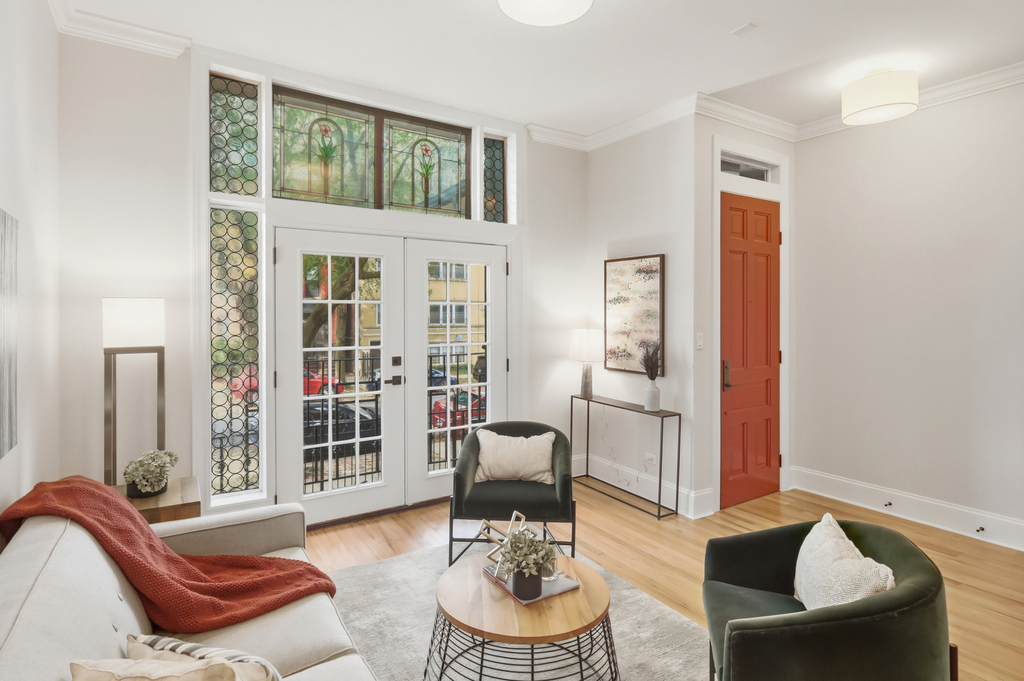 3053 N Seminary Avenue - Photo 3