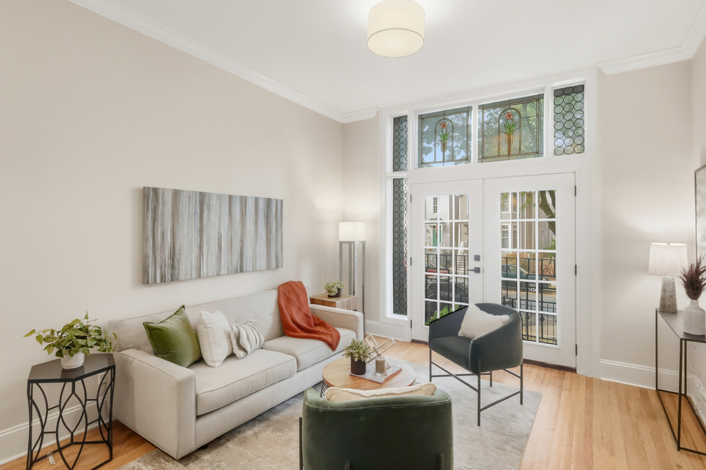 3053 N Seminary Avenue - Photo 1