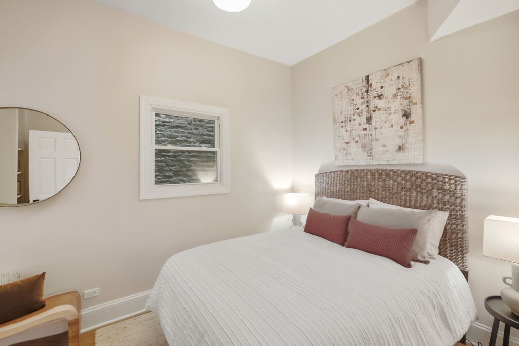 3053 N Seminary Avenue - Photo 7