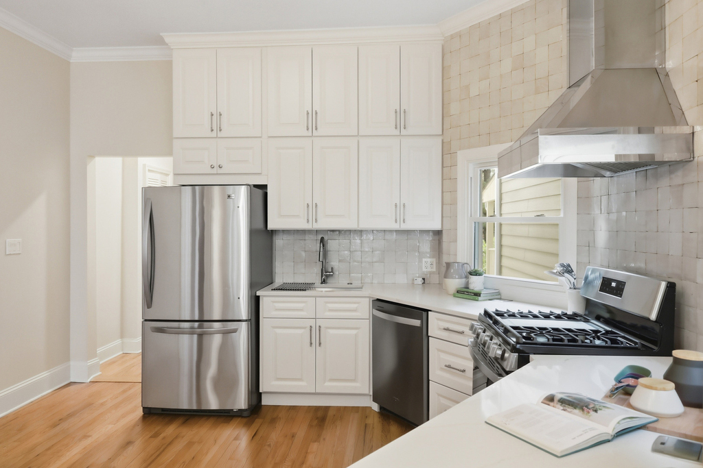 3053 N Seminary Avenue - Photo 5