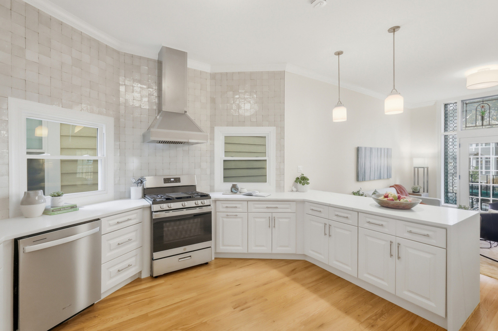 3053 N Seminary Avenue - Photo 4