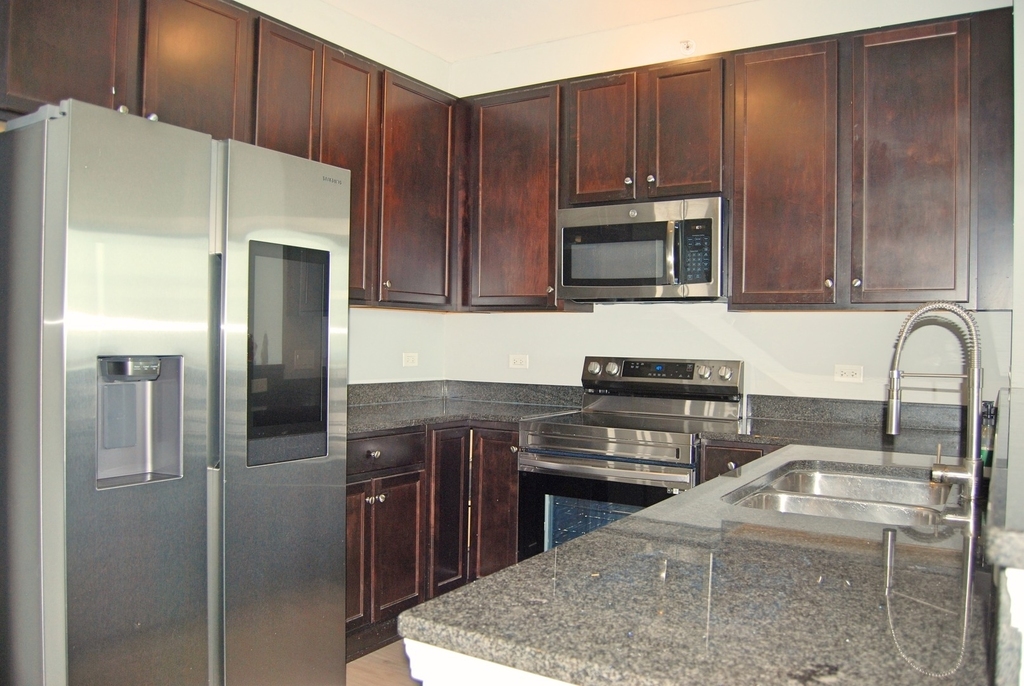 1901 S Calumet Avenue - Photo 2