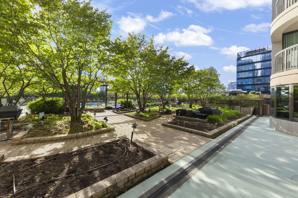 400 N La Salle Drive - Photo 11