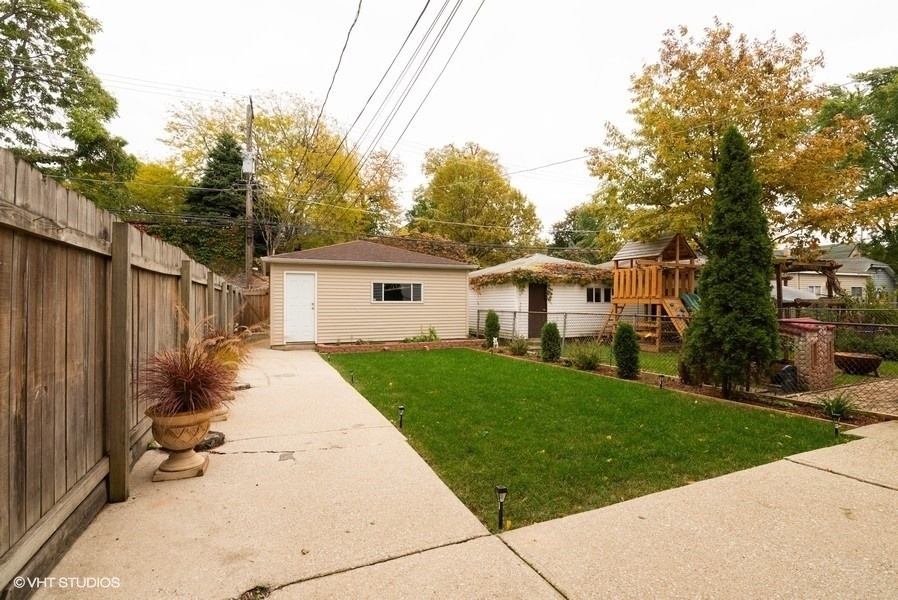2321 N Sawyer Avenue - Photo 9