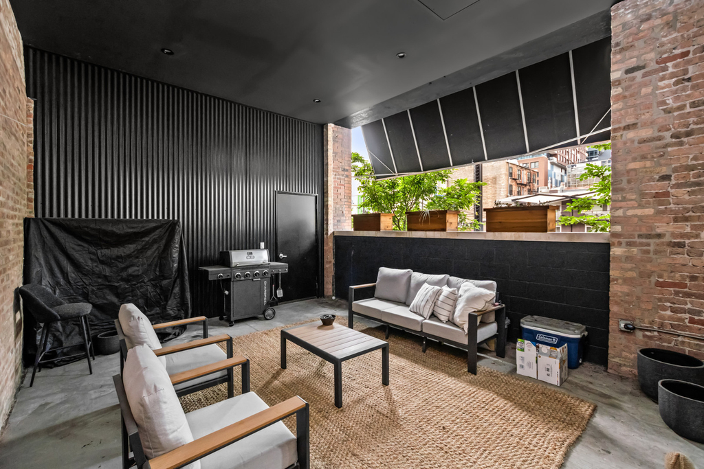 153 W Ohio Street - Photo 5