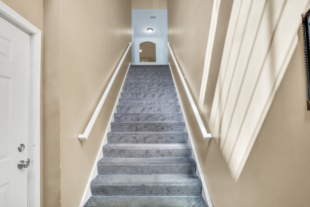 210 Rosehall Drive - Photo 2