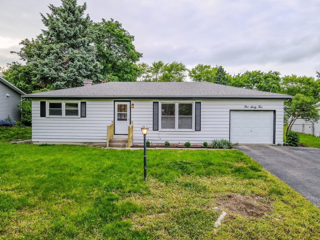 30w162 Claymore Lane - Photo 0