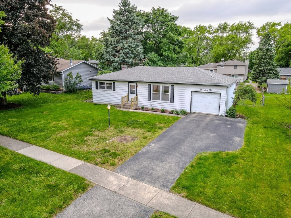 30w162 Claymore Lane - Photo 1