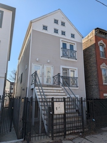 714 N Elizabeth Street - Photo 1