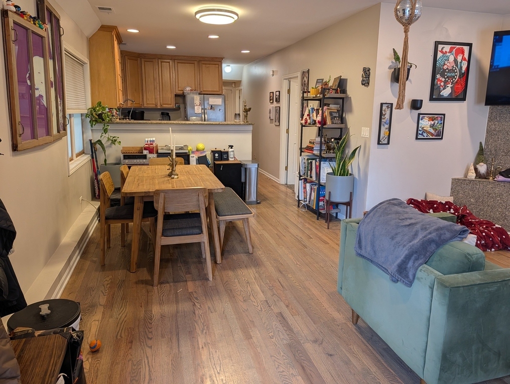 714 N Elizabeth Street - Photo 3