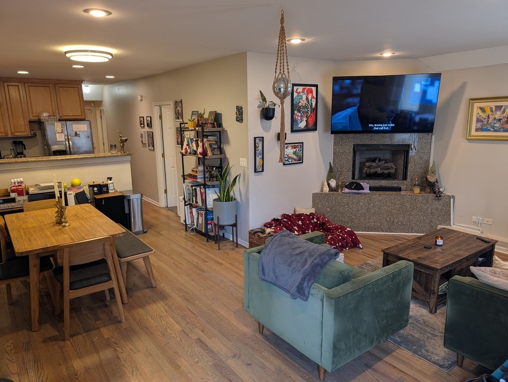 714 N Elizabeth Street - Photo 2