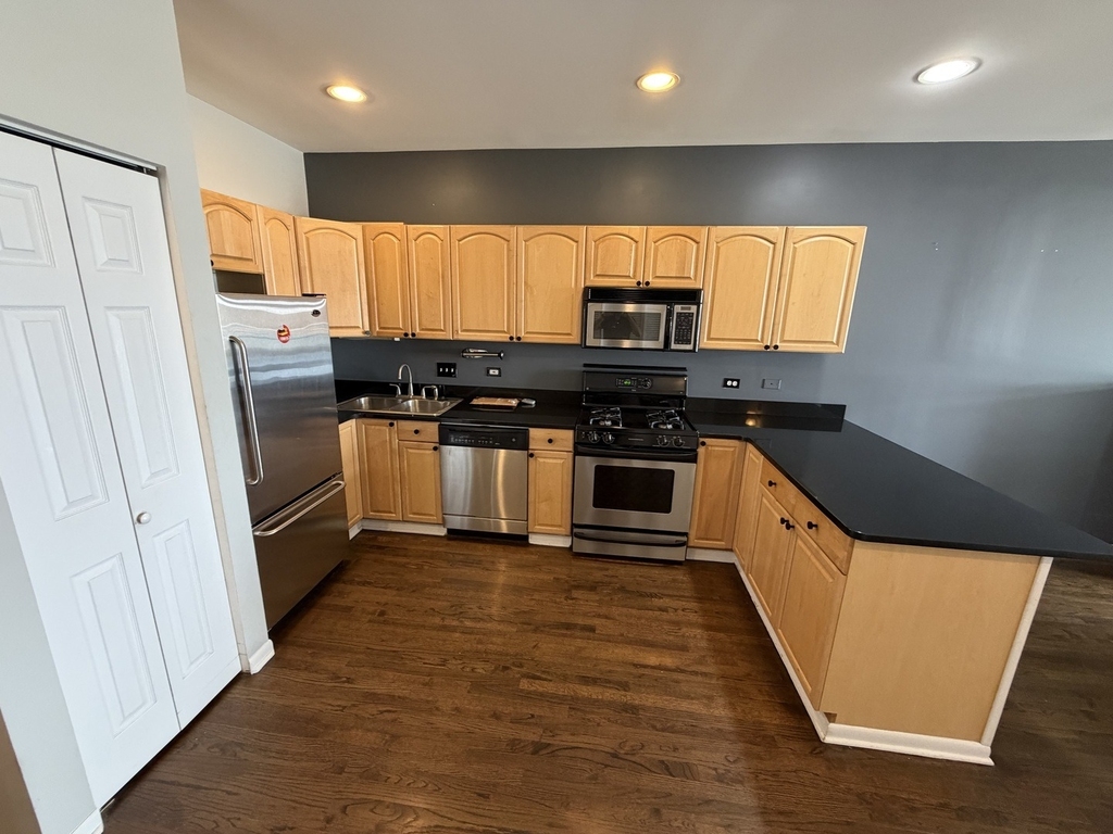 6135 N Broadway Street - Photo 1