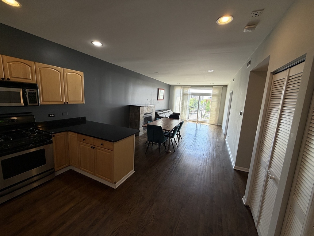 6135 N Broadway Street - Photo 2