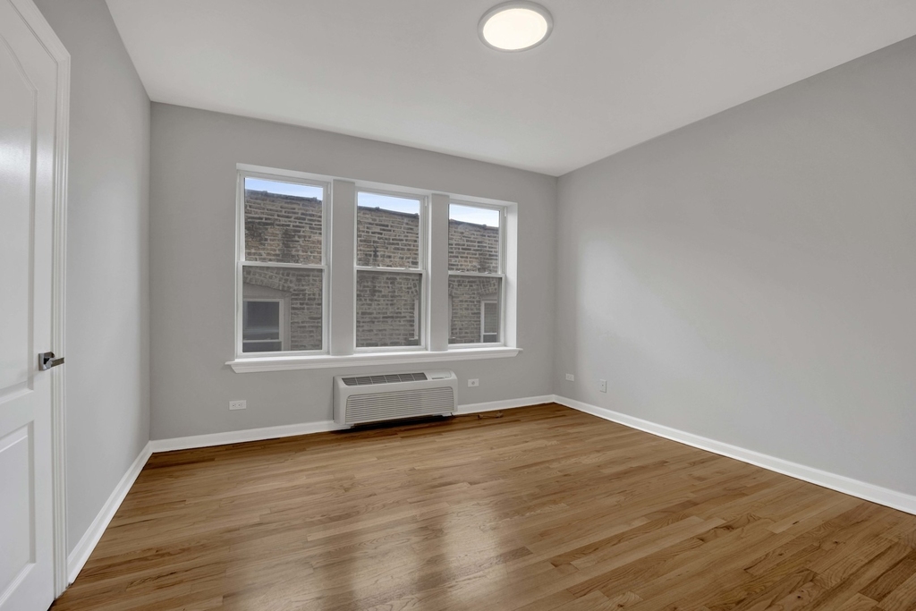 2456 N Hamlin Avenue - Photo 16