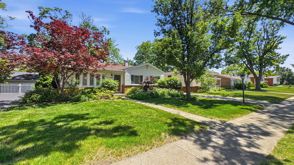 1049 S Norbury Avenue - Photo 0