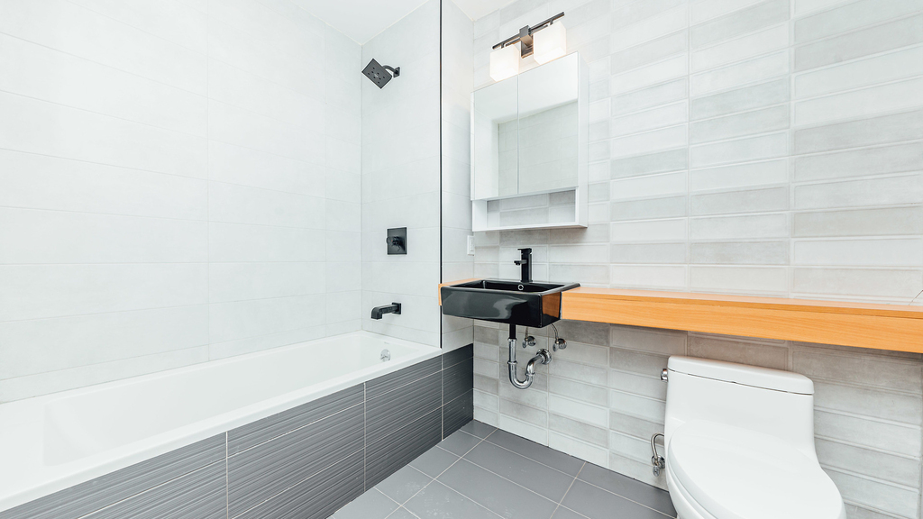 987 Willoughby Avenue - Photo 1
