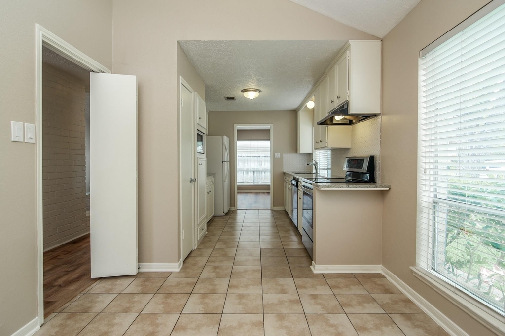 12002 Rocky Knoll Drive - Photo 12
