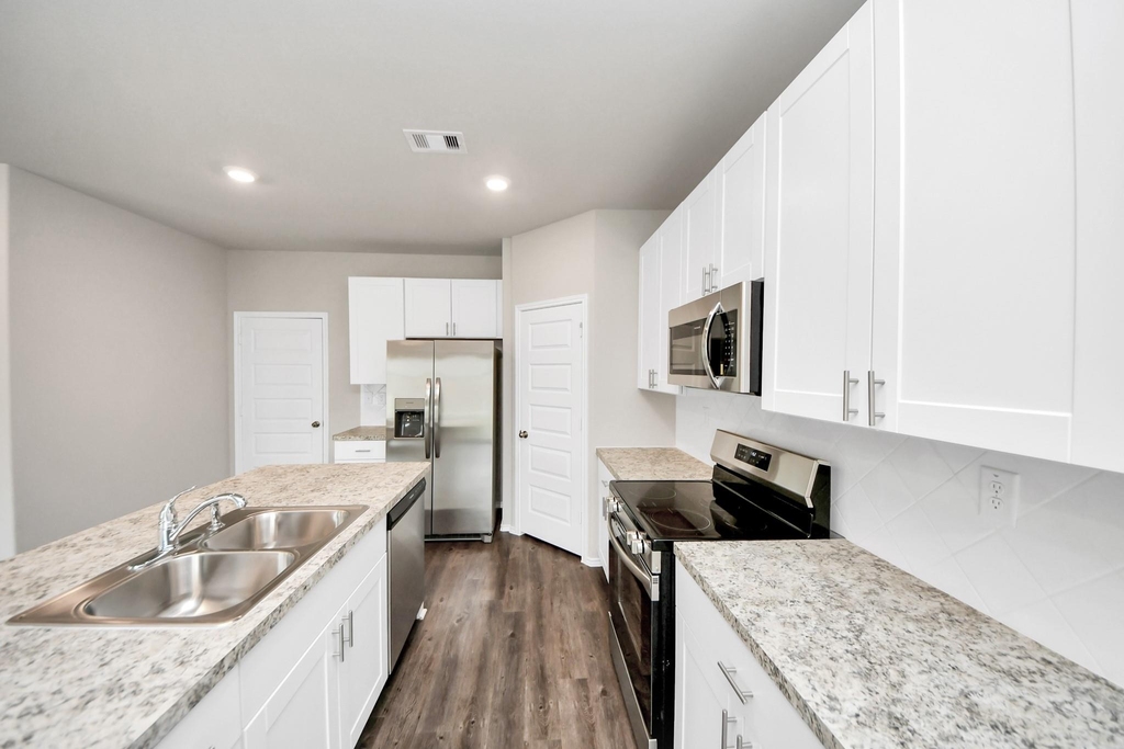 21235 Memorial Vista Drive - Photo 6