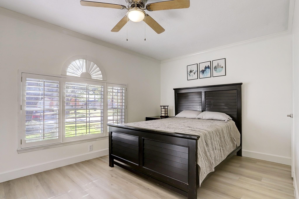 6819 Yardley Drive - Photo 13