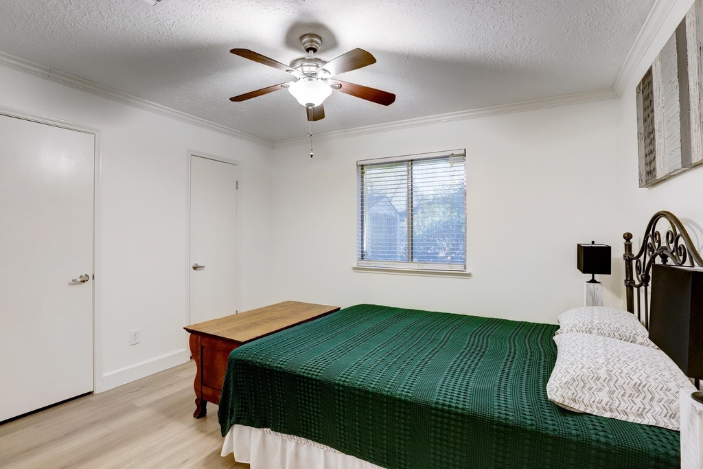 6819 Yardley Drive - Photo 11