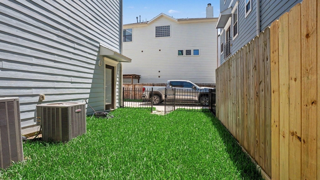 1026 W 24th Street - Photo 26