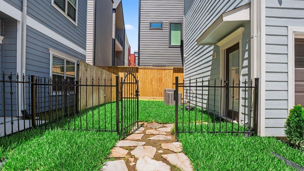 1026 W 24th Street - Photo 20