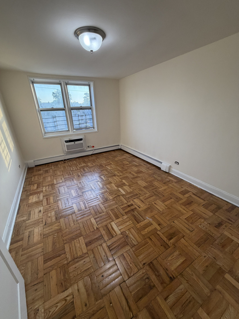 86-25 Van Wyck Expressway - Photo 13