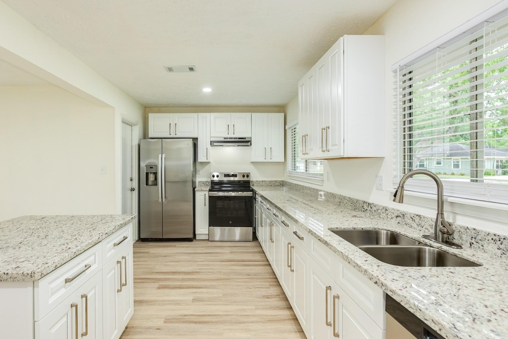 408 Gardenia Street - Photo 4