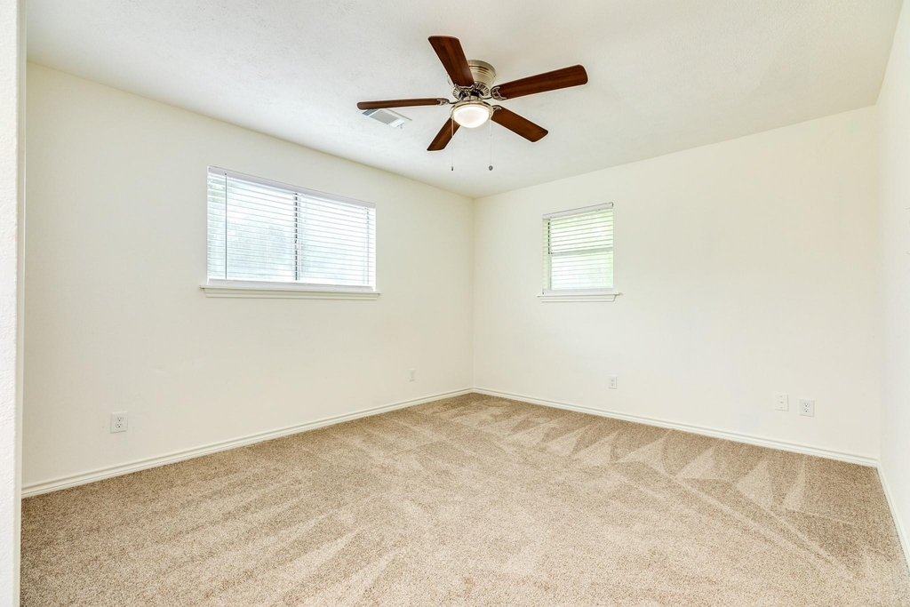408 Gardenia Street - Photo 12