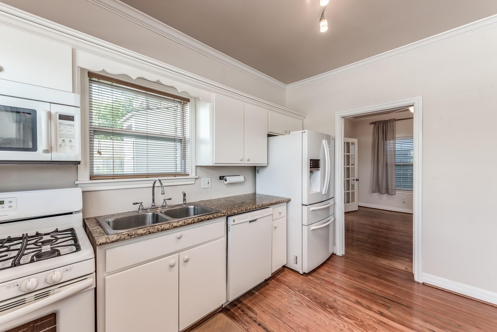 113 W 5th Street - Photo 12