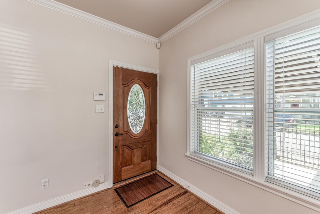 113 W 5th Street - Photo 7