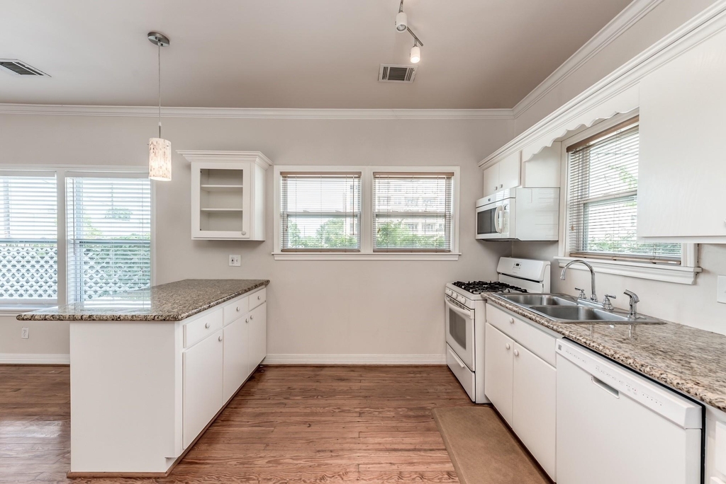 113 W 5th Street - Photo 13