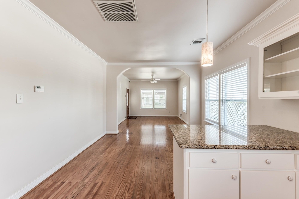 113 W 5th Street - Photo 14