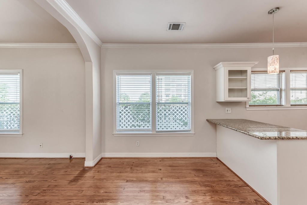 113 W 5th Street - Photo 10