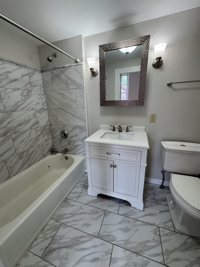 241 Middle - Photo 7