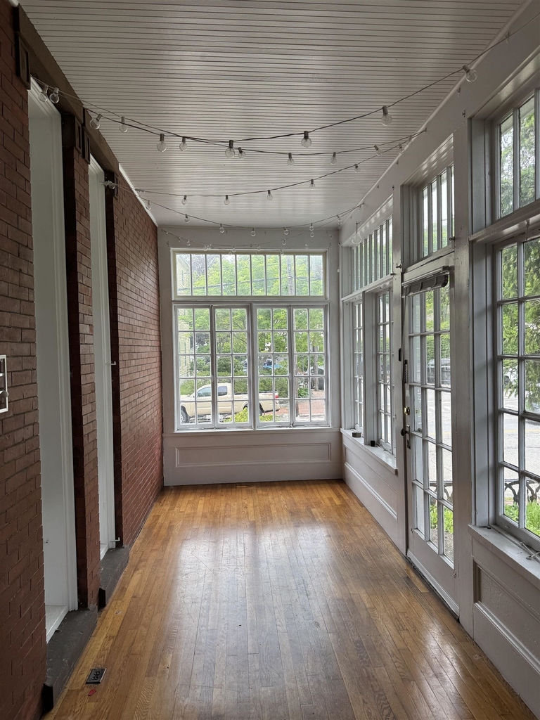 241 Middle - Photo 11