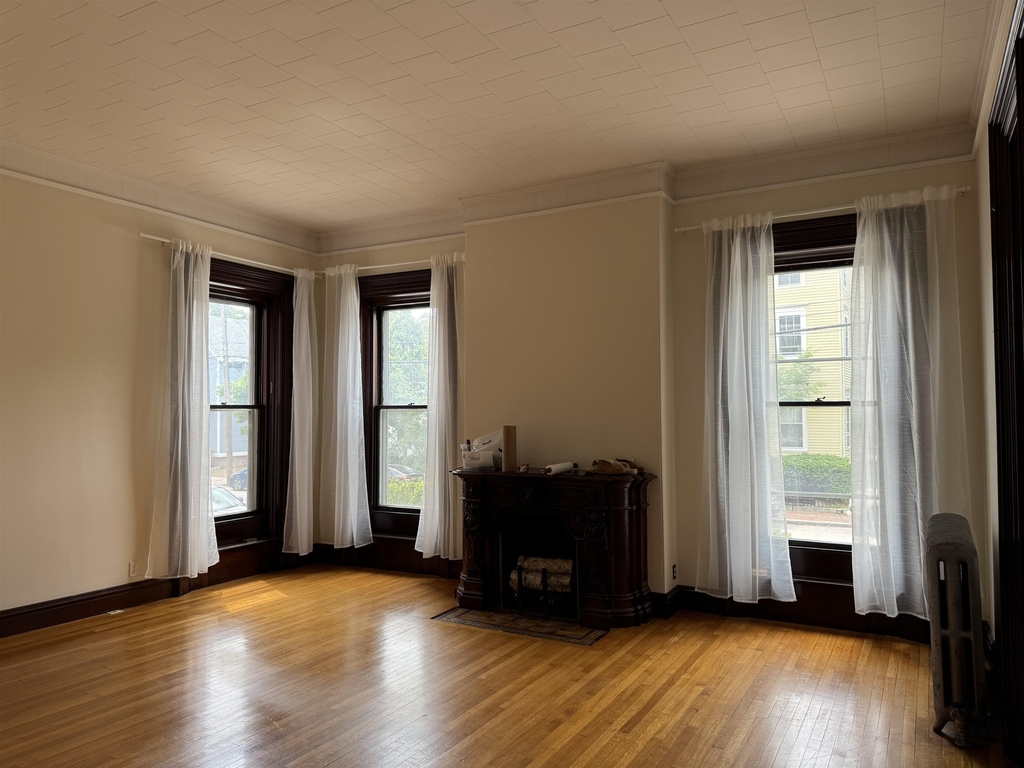 241 Middle - Photo 5