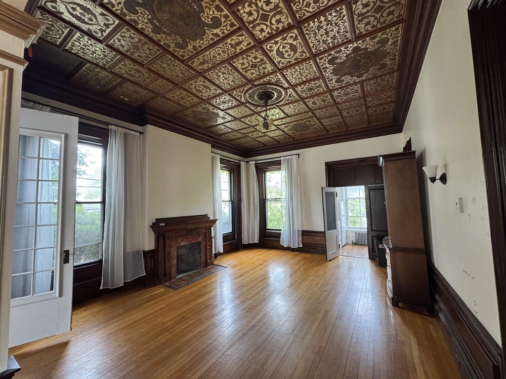 241 Middle - Photo 1