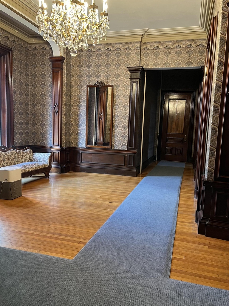 241 Middle - Photo 17