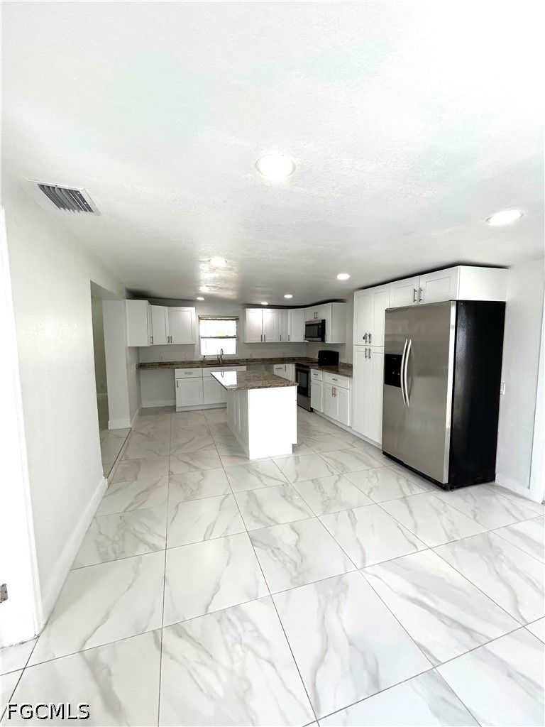 121 E 3rd Street - Photo 4