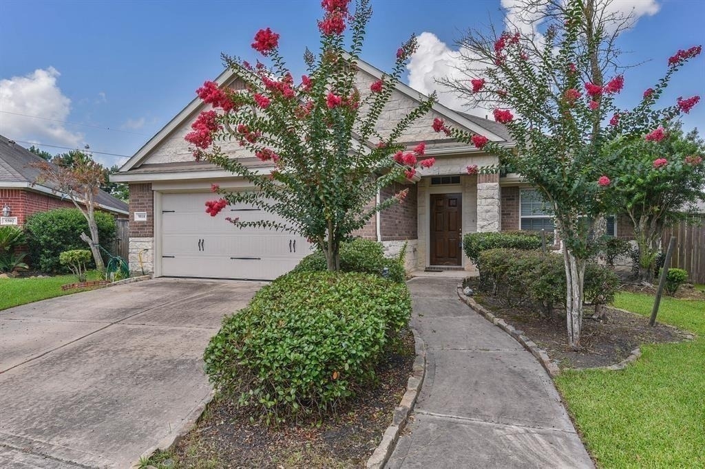 9018 Chicory Star Lane - Photo 0
