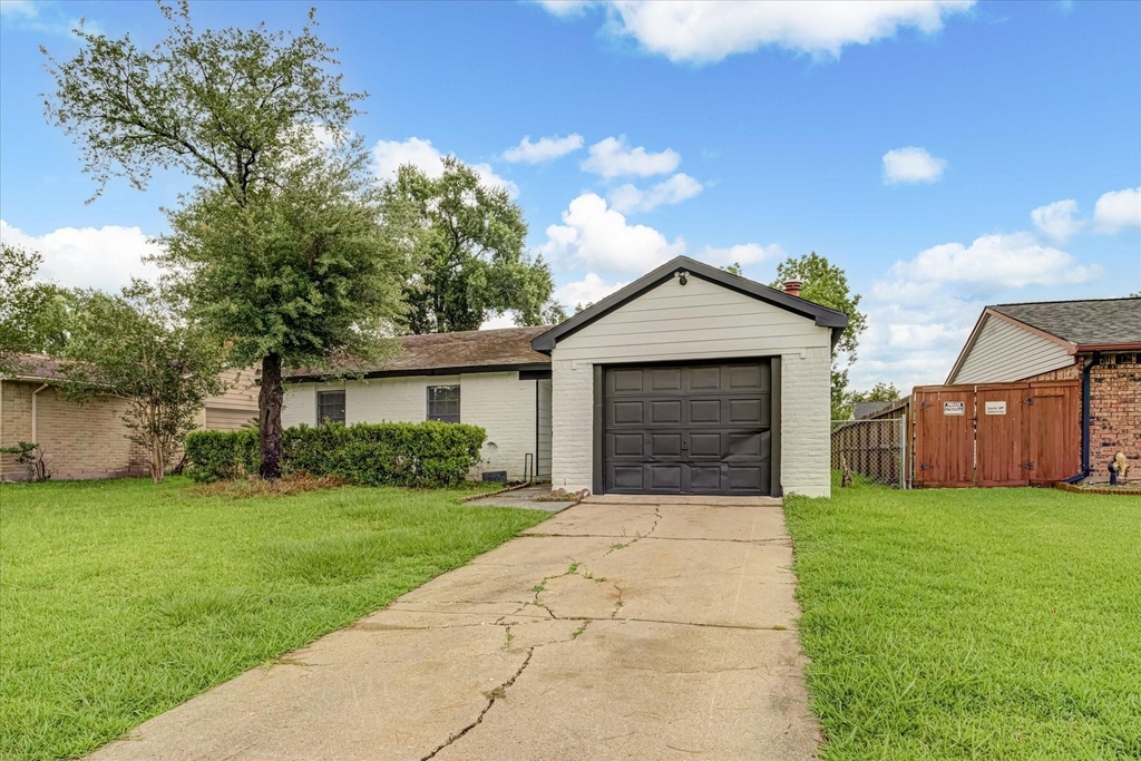 14618 Flair Drive - Photo 1