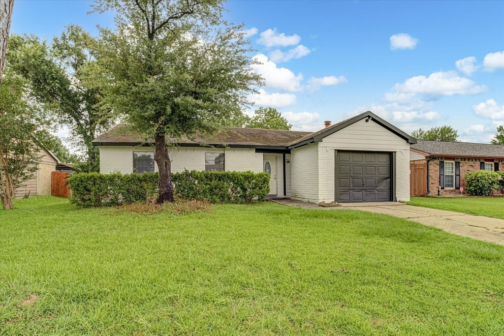 14618 Flair Drive - Photo 2