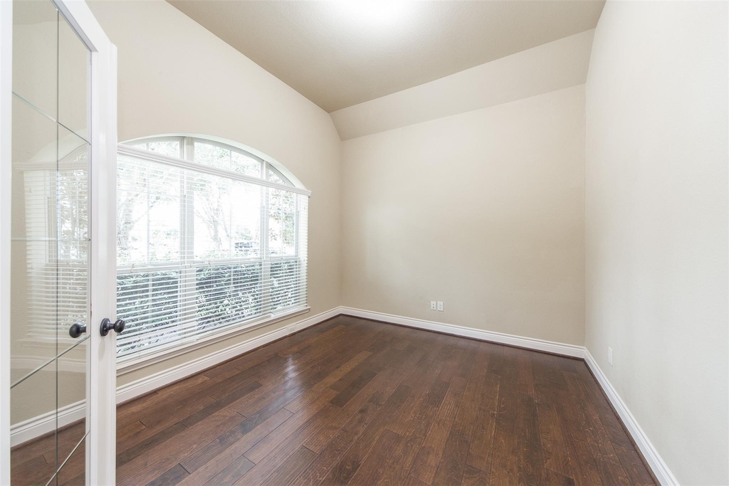 27106 Cross Pointe Court - Photo 4