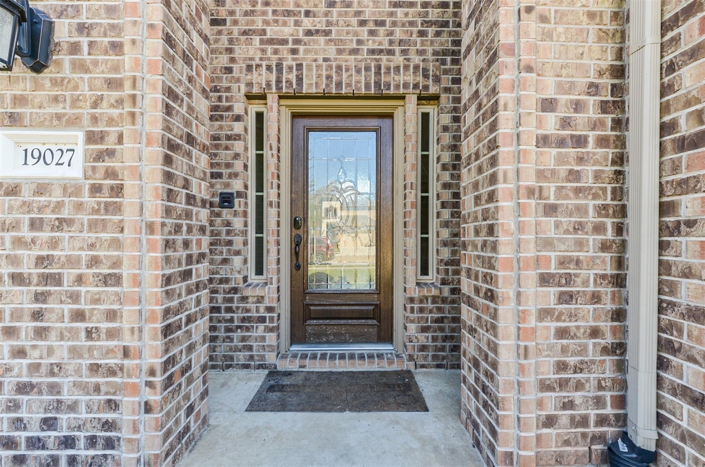 19027 Bowden Harbour Drive - Photo 2