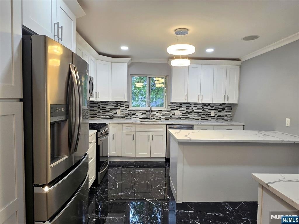174 Palisade - Photo 0